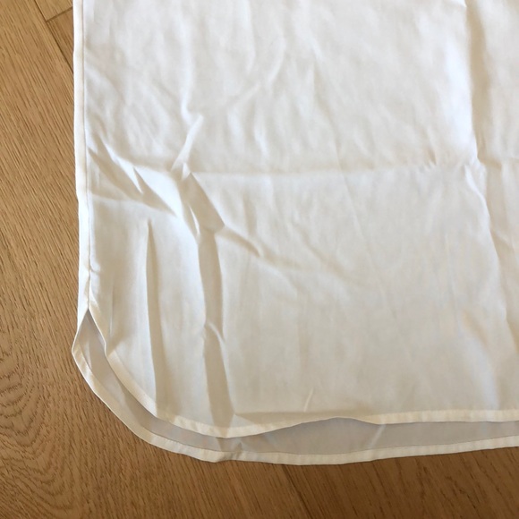 Sleeveless Blouse - Picture 4 of 4